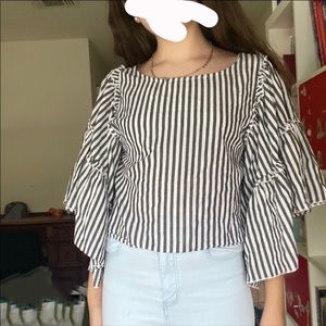 SUPER CUTE Black and white striped blouse